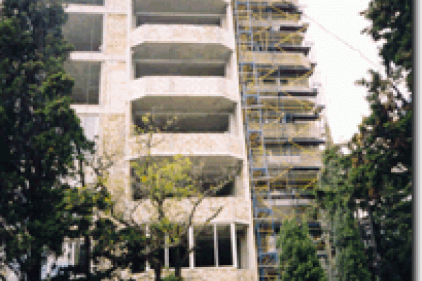 Будівництво елітного житлового будинку на березі Чорного моря (м. Ялта, травень 2004 р.)